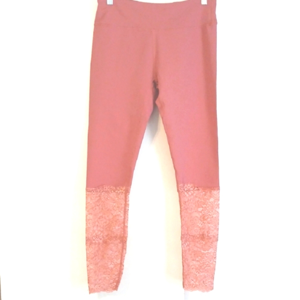 Fabletics "Carlota" Dusty Rose Lace Leggings in Size M (6-8) NWT
